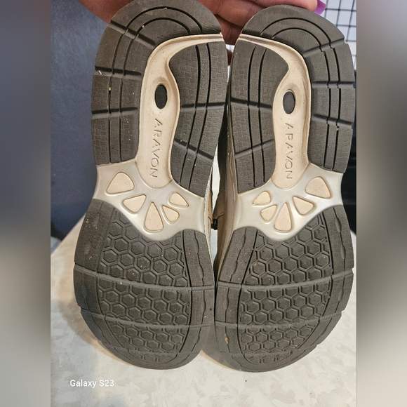 ARAVON WOMENS 8.5 VELCO STRAP SLIP ON SHOE - Picture 11 of 12